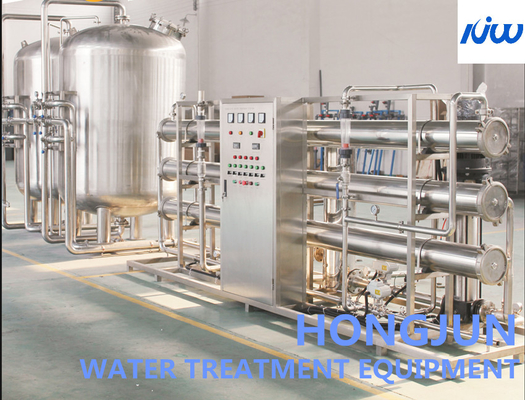 Équipement de purification de l'eau à préfiltre RO à usage industriel avec carrosserie en acier inoxydable et pompe CNP