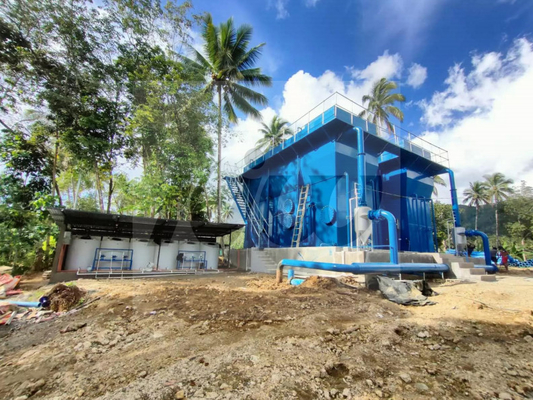 Installation intégrée de traitement des eaux de rivière de 5000 kg avec contrôle PLC Omron et conception compacte