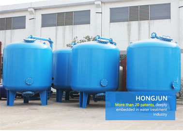 Taux dessalant du traitement de l'eau de filtres de multimédia 95-99% automatique bleu pour l'usine de purification d'eau